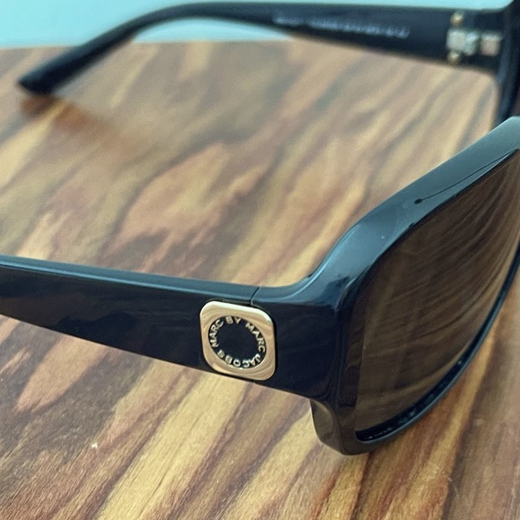 Women’s Marc Jacobs Sanglasses - Picture 4 of 6